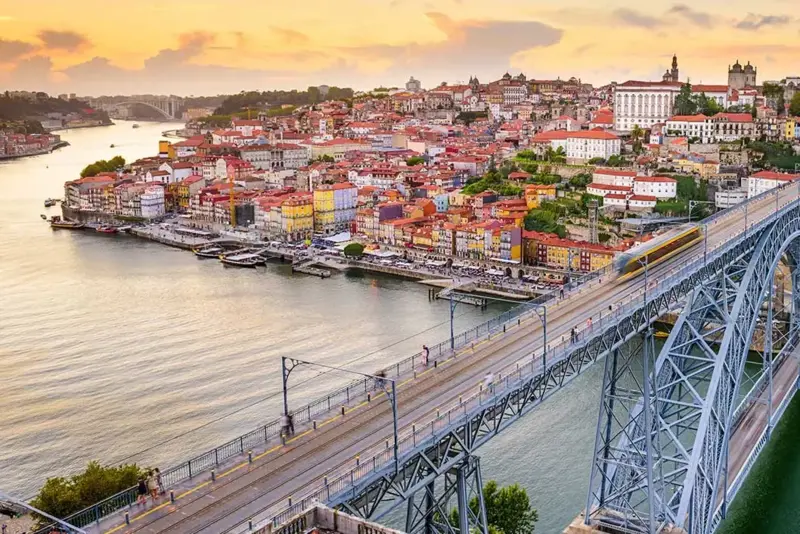Porto mit der Dom-Louis-Brücke über den Douro